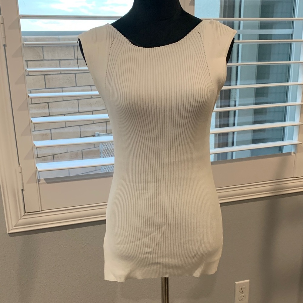 Sleeveless White Ribbed Knit Tunic Top